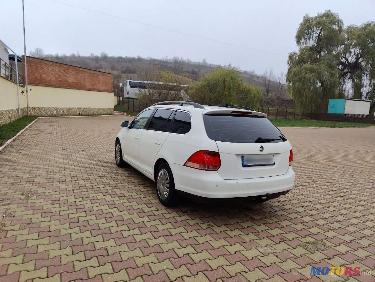 2009' Volkswagen Golf photo #5