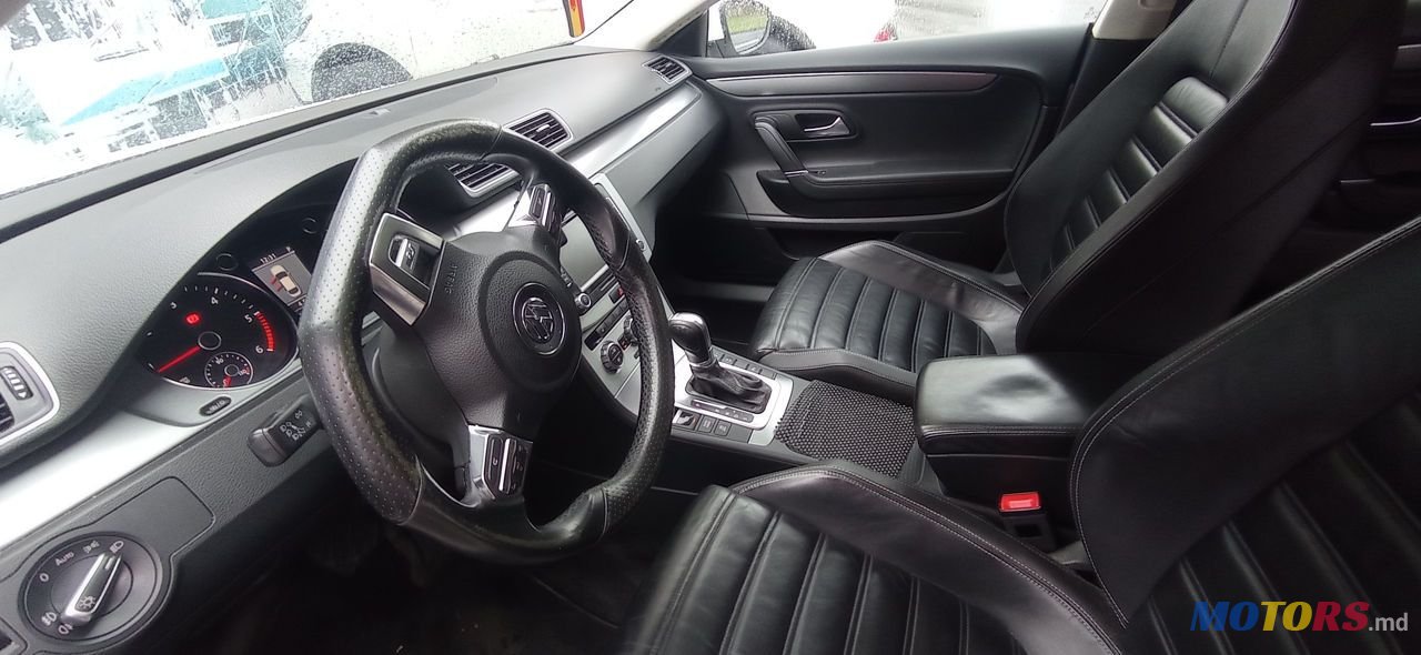 2013' Volkswagen Passat photo #6