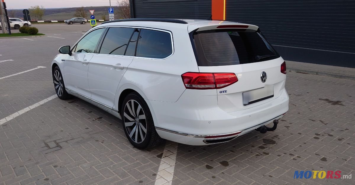 2018' Volkswagen Passat photo #4