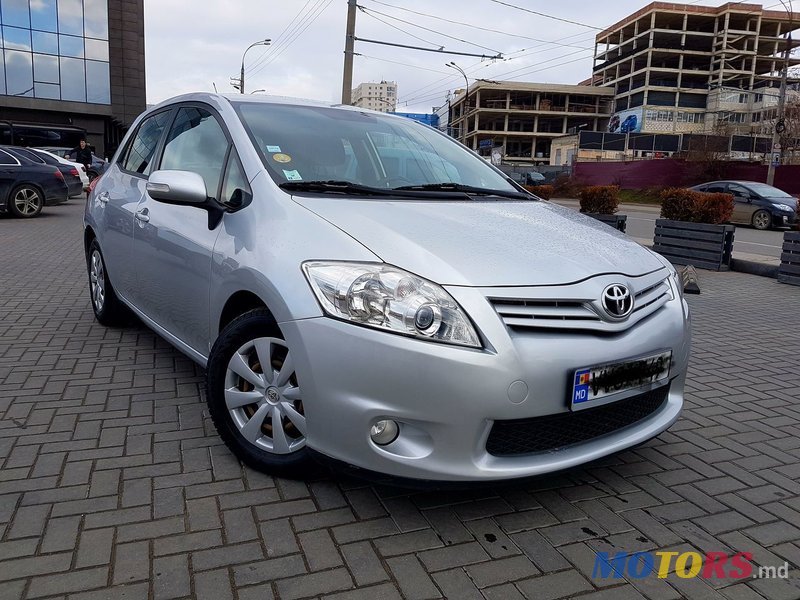 2011' Toyota Auris photo #1