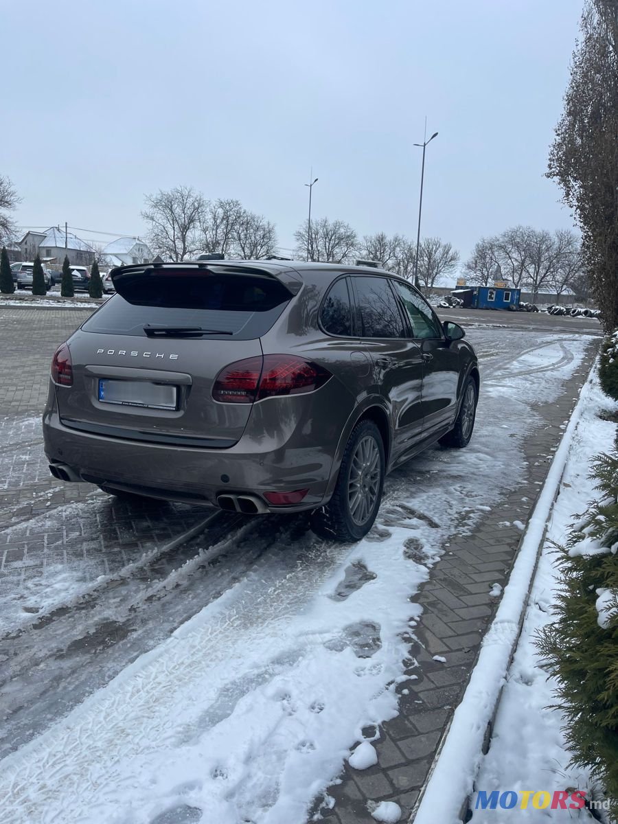2012' Porsche Cayenne photo #4