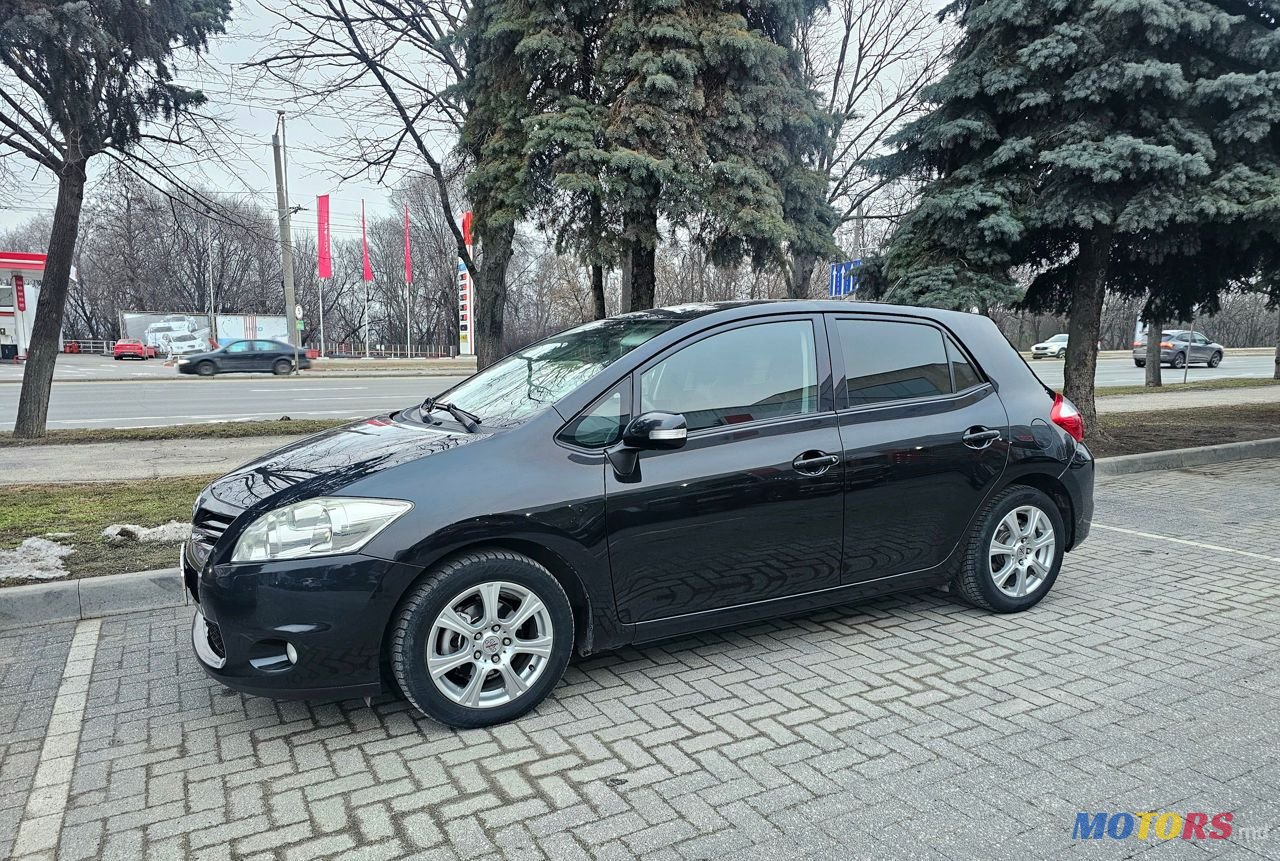 2011' Toyota Auris photo #4