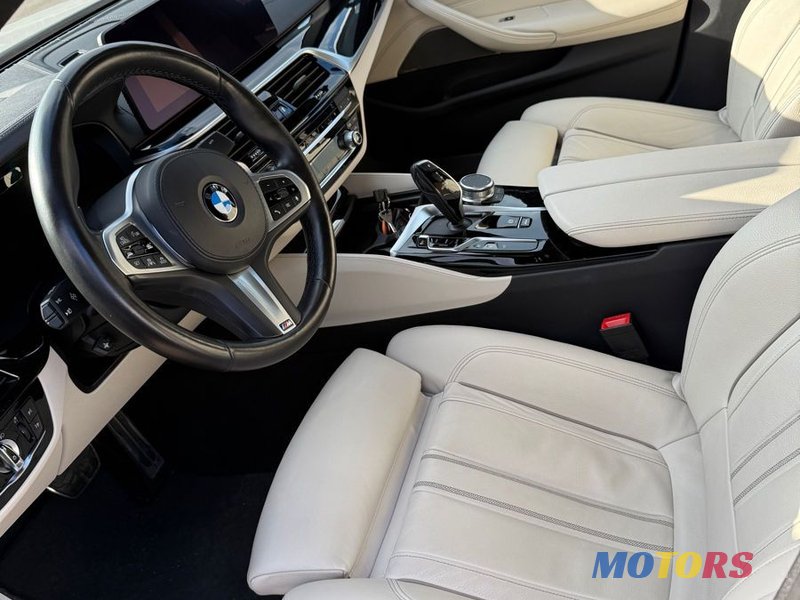 2020' BMW 5 Series photo #4