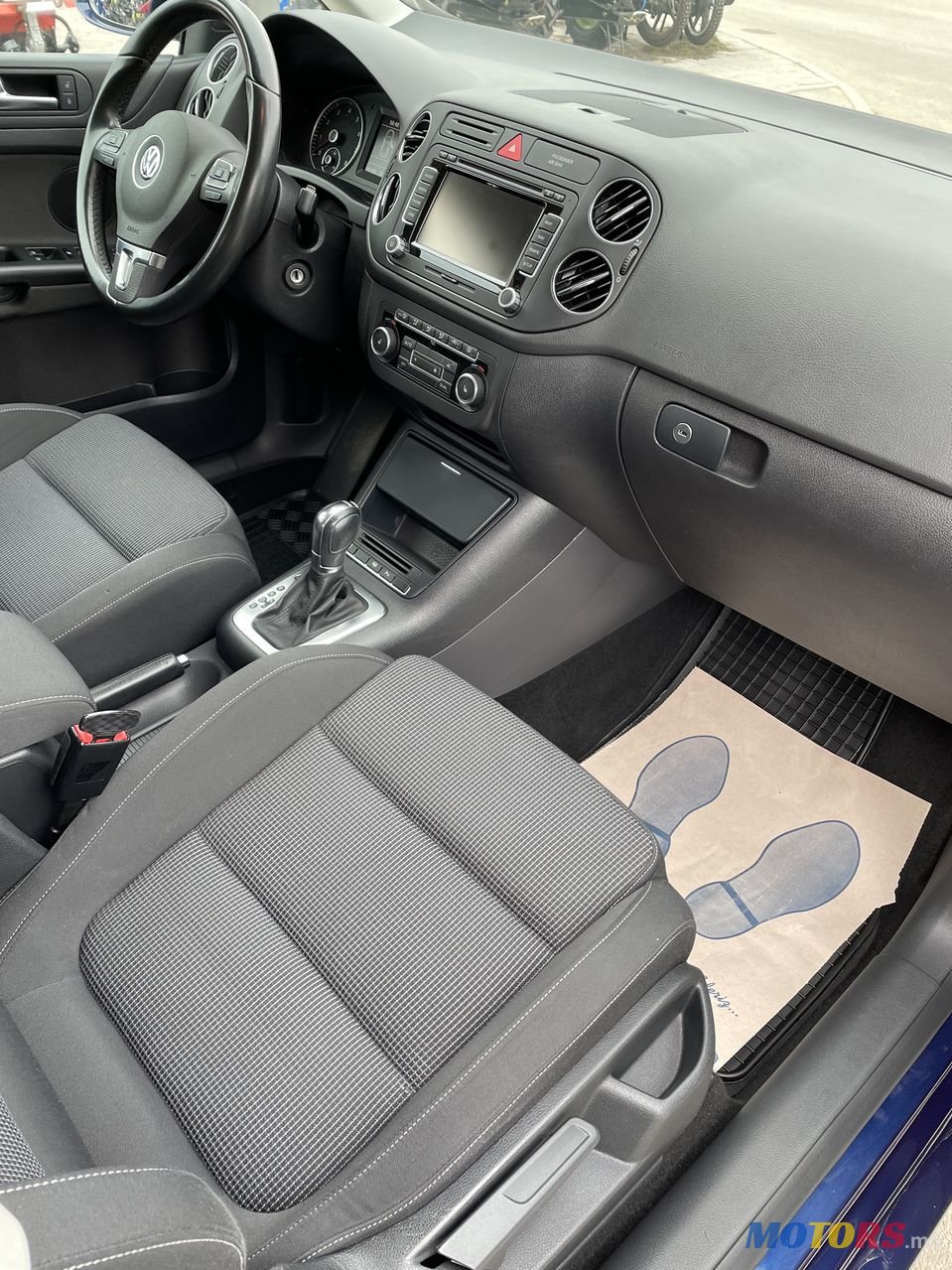 2011' Volkswagen Golf photo #6