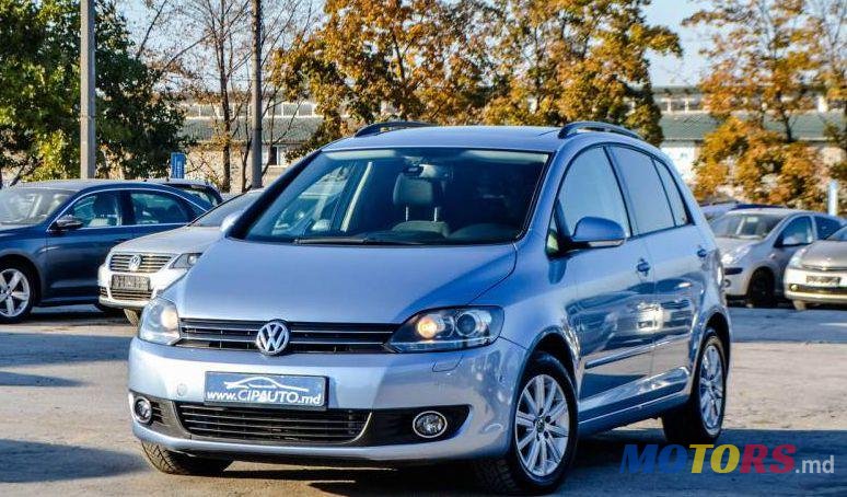 2011' Volkswagen Golf Plus photo #1