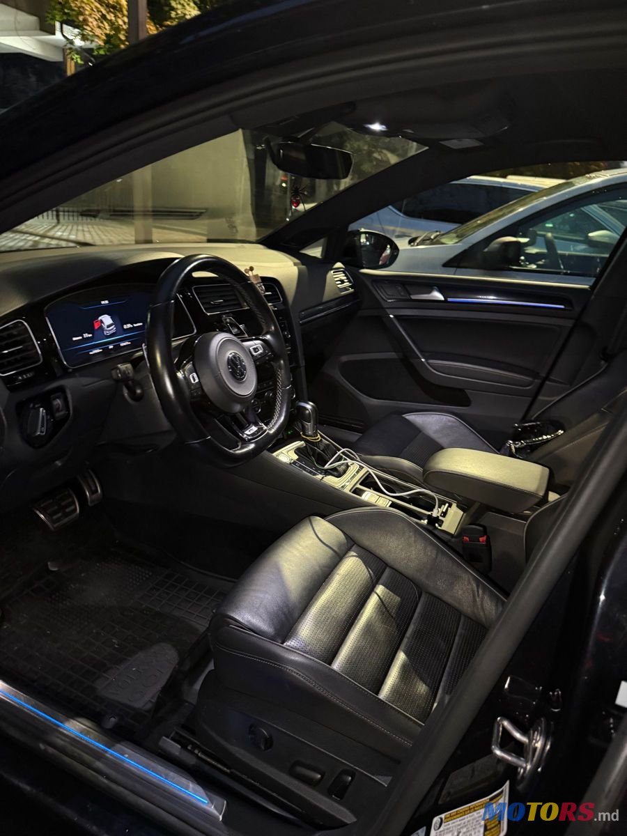 2018' Volkswagen Golf photo #5