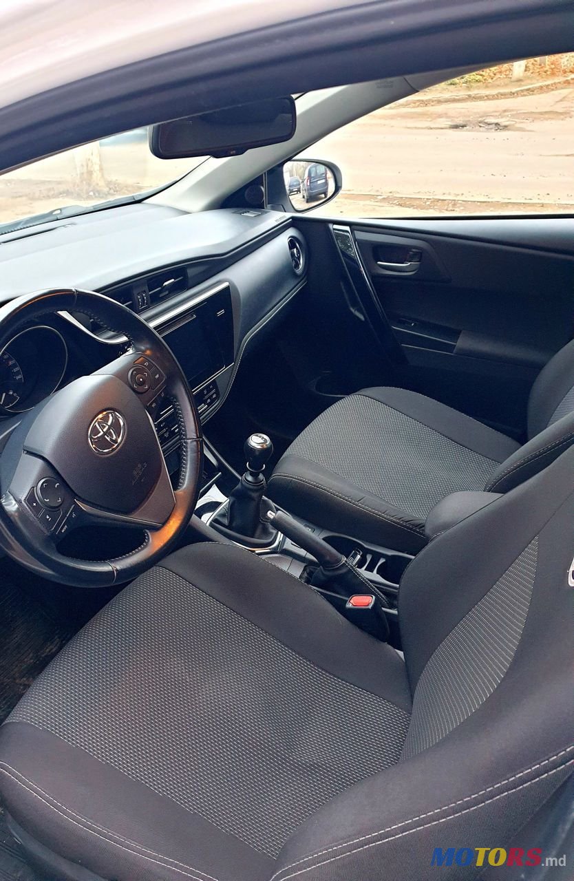 2017' Toyota Auris photo #5