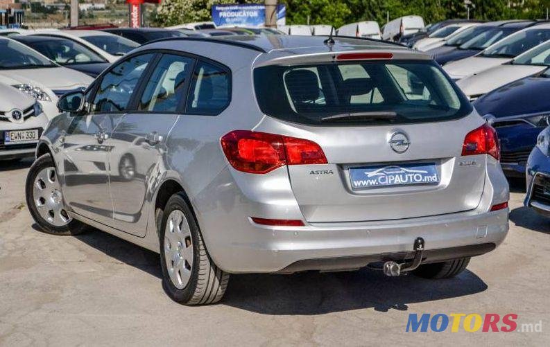 2011' Opel Astra photo #1