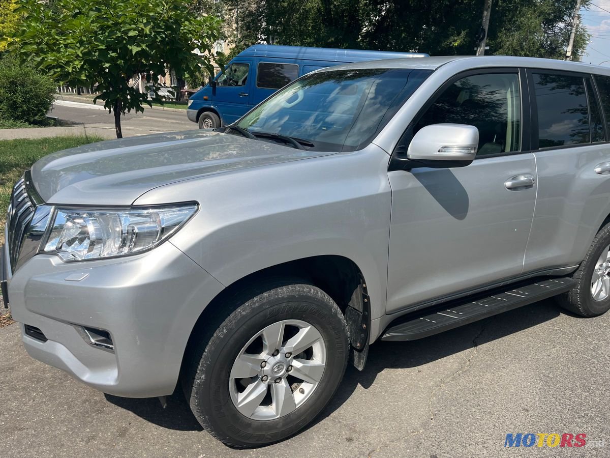 2017' Toyota Land Cruiser Prado photo #2