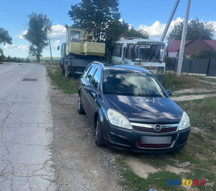 2007' Opel Astra photo #1