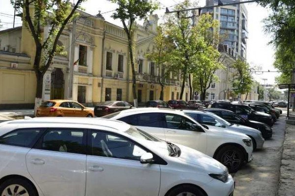 Se lansează o nouă rută de troleibuz pe strada Columna! Șoferii nu vor mai putea parca în zonă