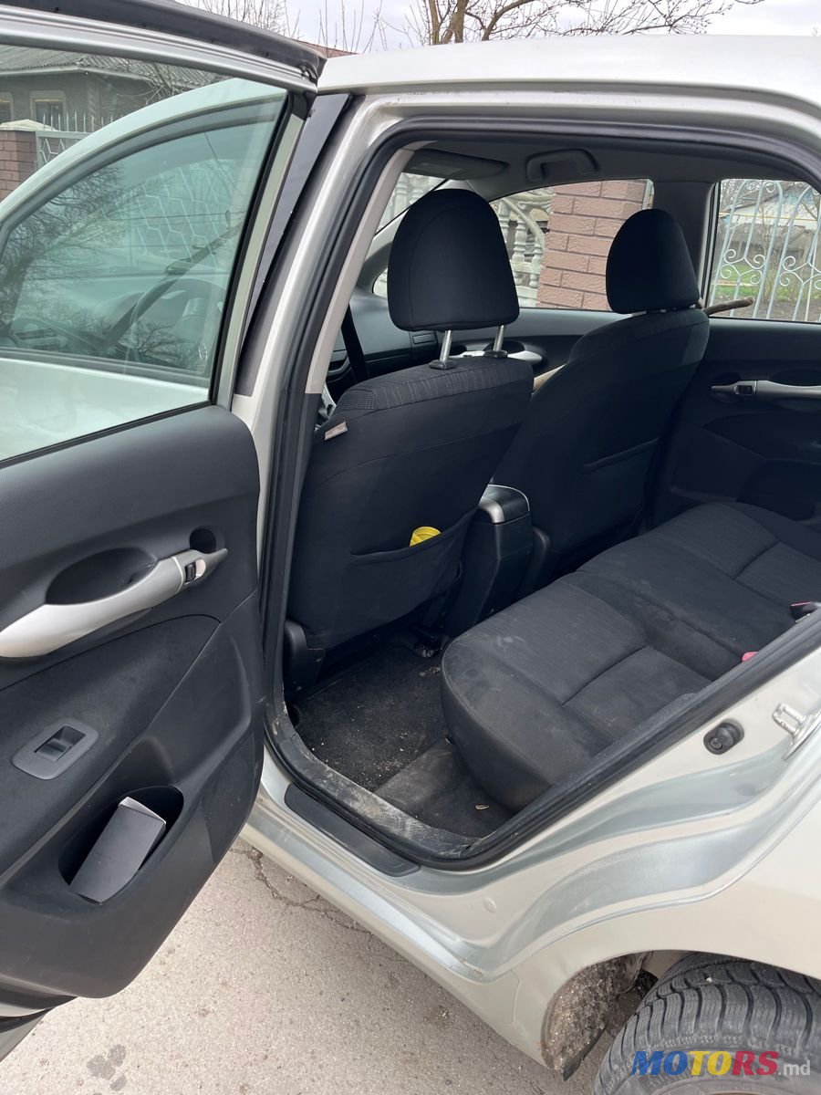 2007' Toyota Auris photo #5