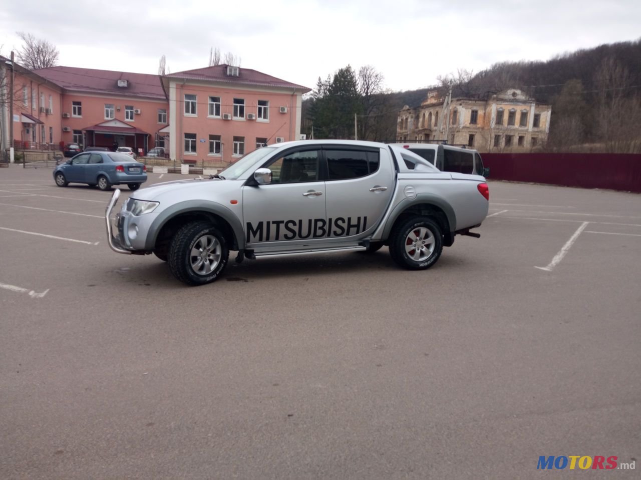 2007' Mitsubishi L Series photo #2