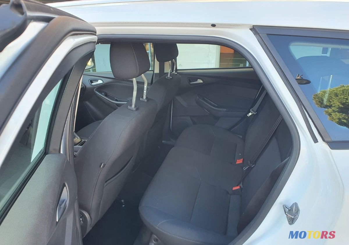 2016' Ford Focus photo #5