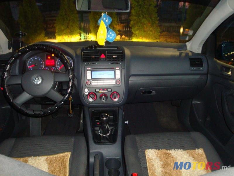 2005' Volkswagen Golf photo #3