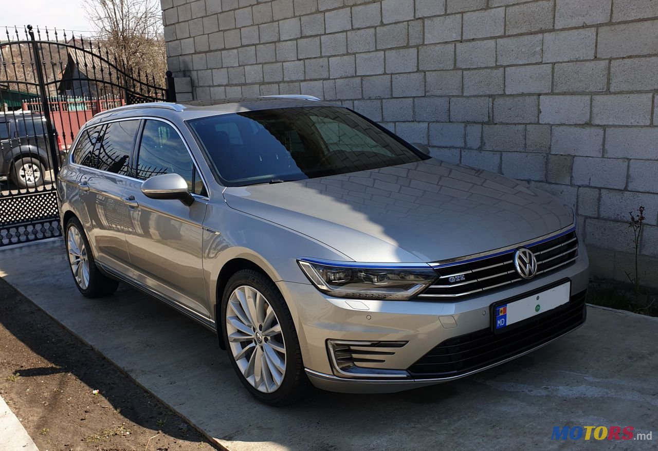 2015' Volkswagen Passat photo #1