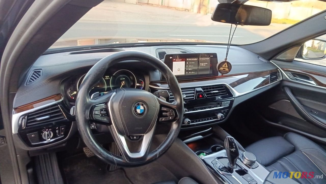 2017' BMW 5 Series photo #5