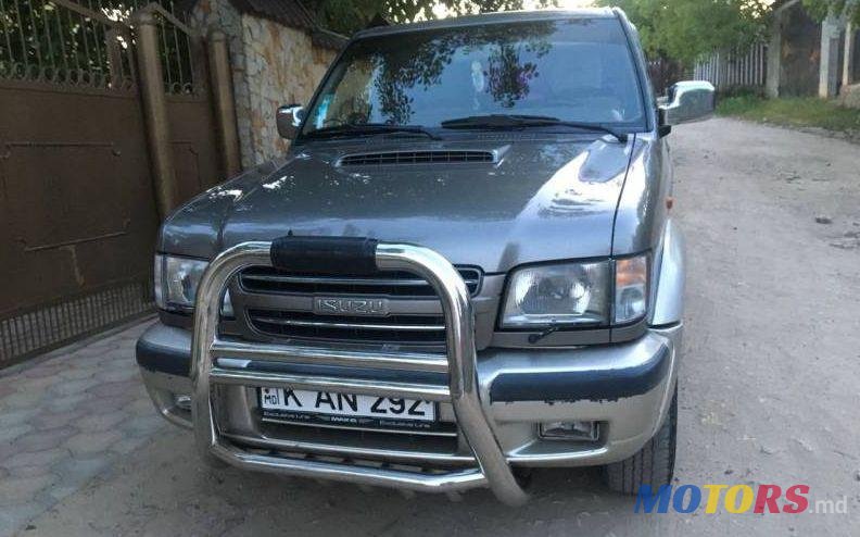 2001' Isuzu Trooper photo #2