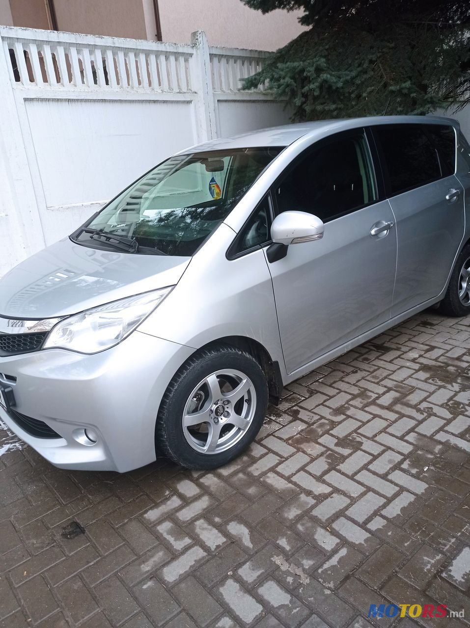 2011' Subaru Trezia photo #1