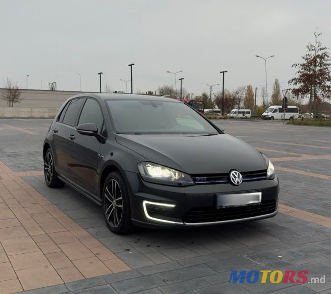 2015' Volkswagen Golf photo #2