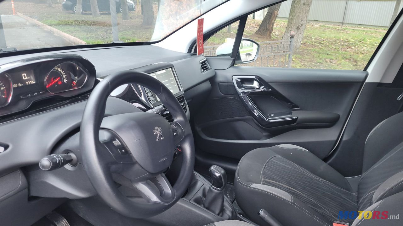 2014' Peugeot 208 photo #5