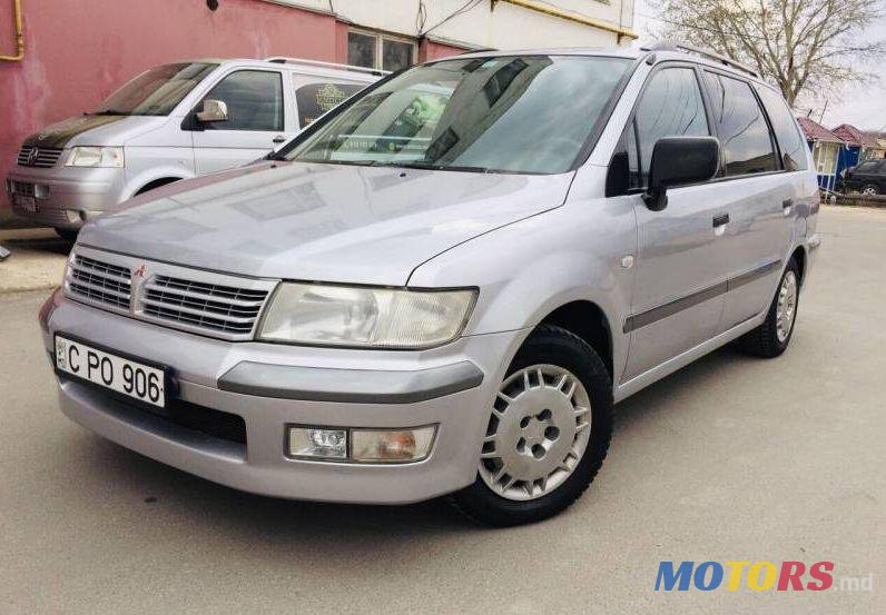 2005' Mitsubishi Space Wagon photo #1