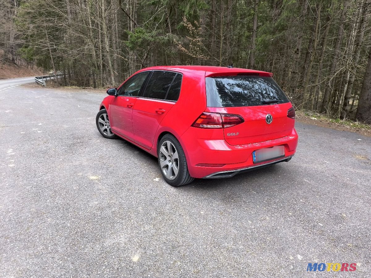 2019' Volkswagen Golf photo #5