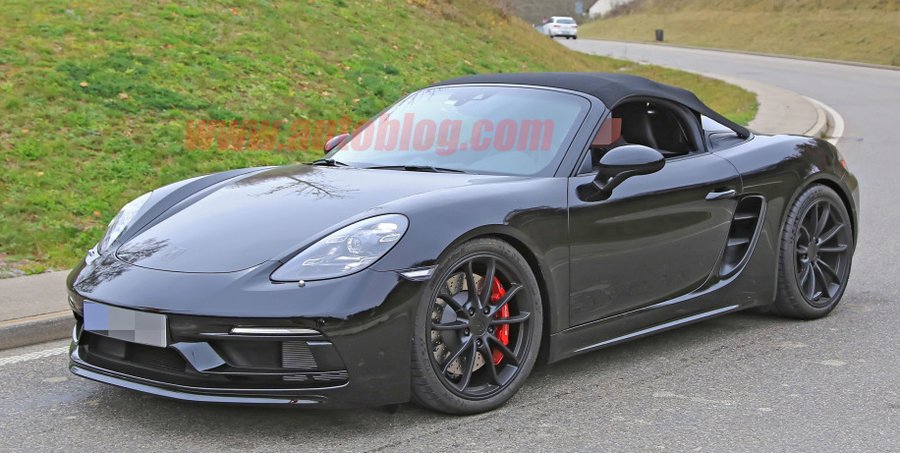 Porsche 718 Boxster Spyder caught without covers