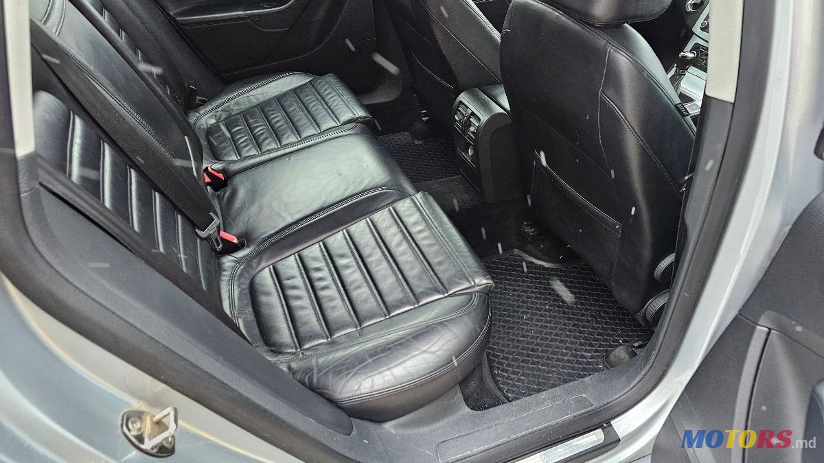 2010' Volkswagen Passat photo #5