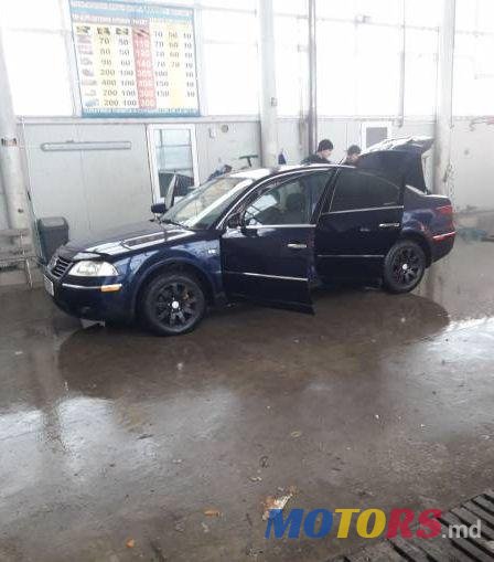 2002' Volkswagen Passat photo #1