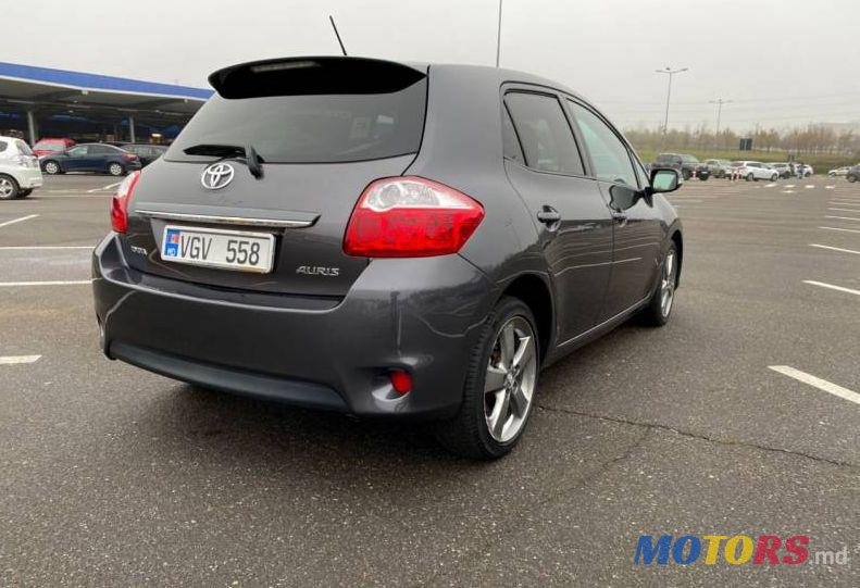 2010' Toyota Auris photo #3