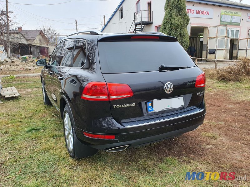 2013' Volkswagen Touareg photo #6