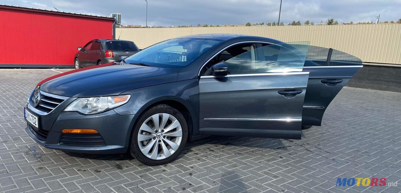 2011' Volkswagen Passat photo #3