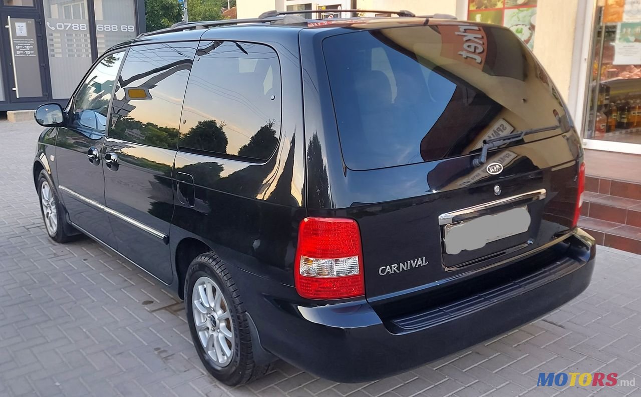 2002' Kia Carnival photo #2