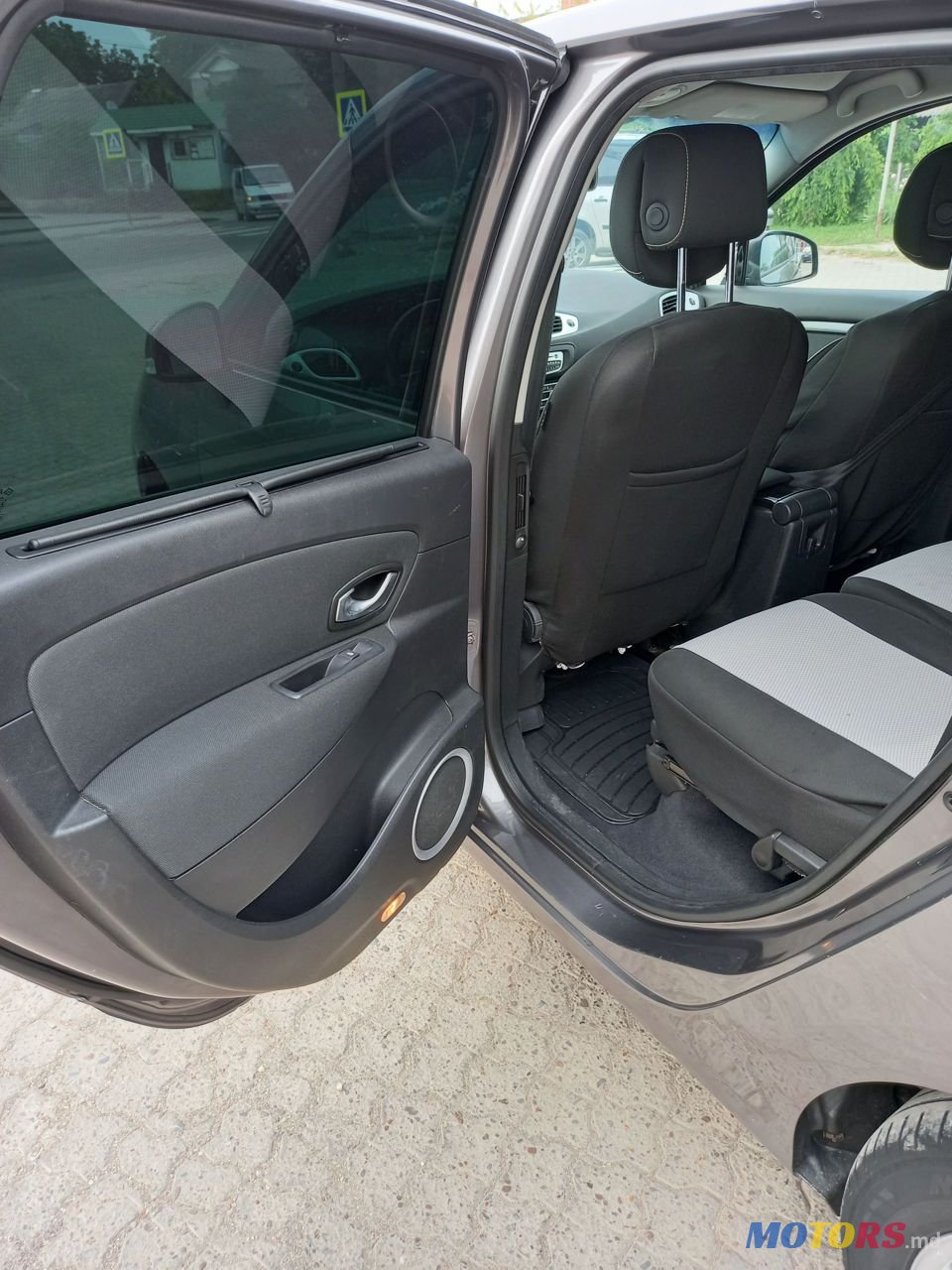 2010' Renault Grand Scenic photo #3