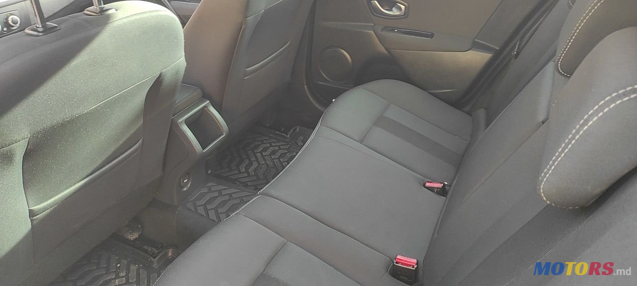 2010' Renault Megane photo #4