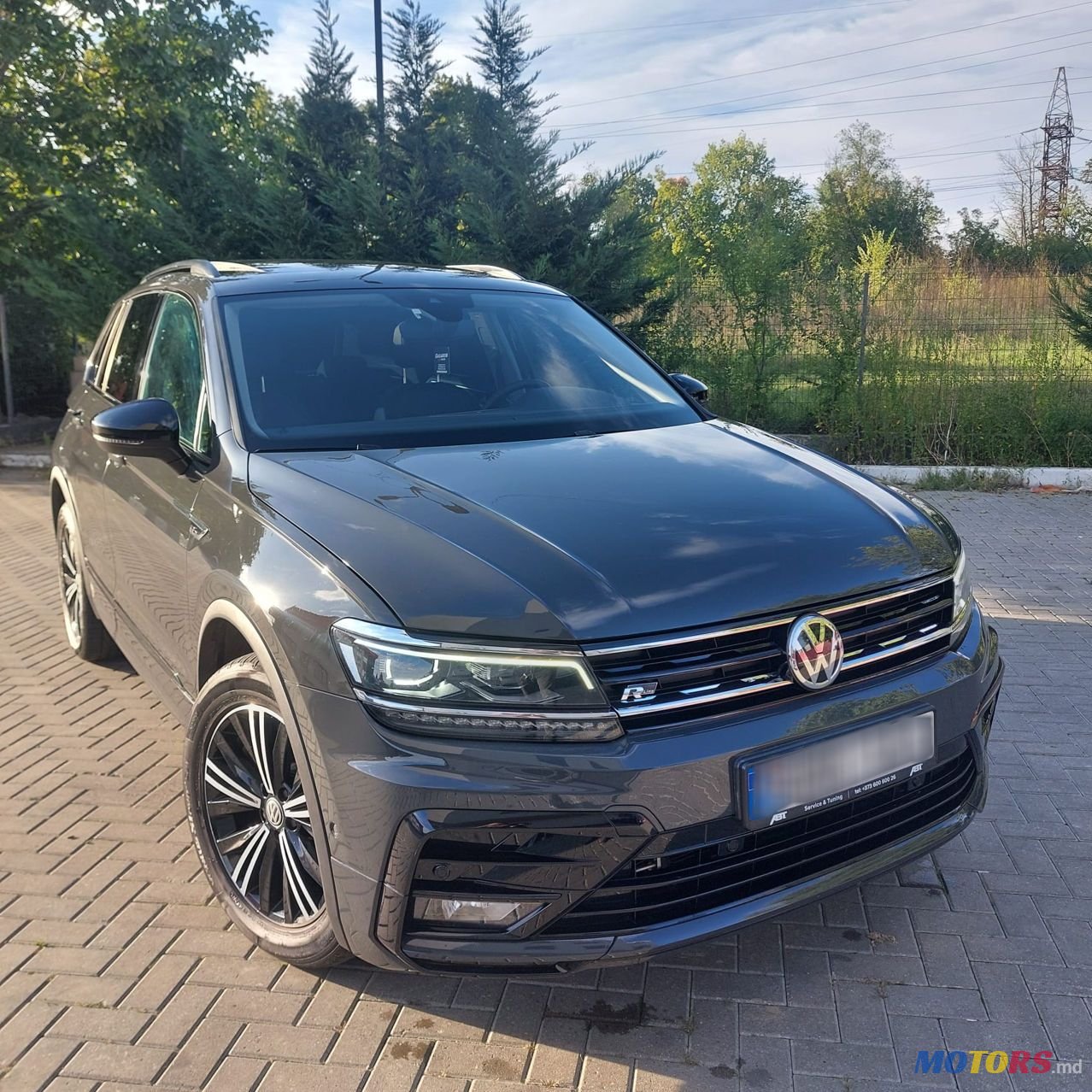 2019' Volkswagen Tiguan photo #1