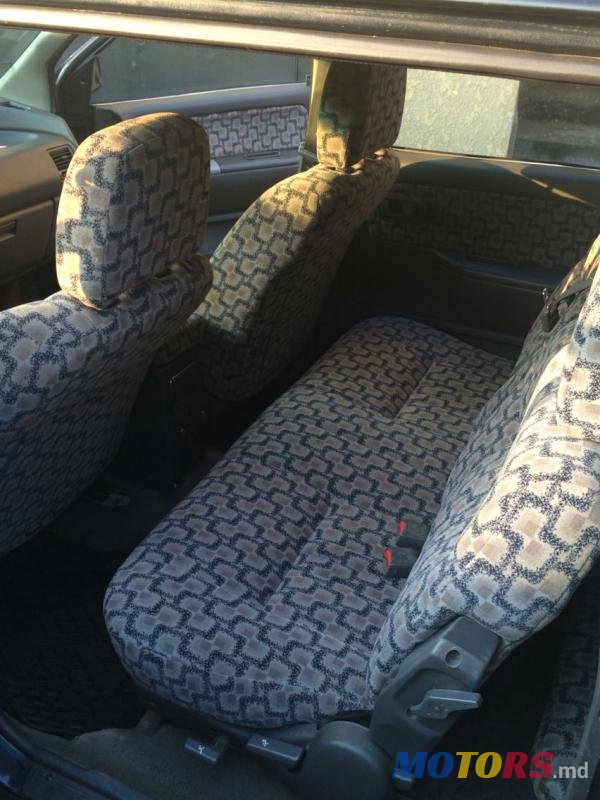 1995' Mitsubishi Space Wagon photo #2