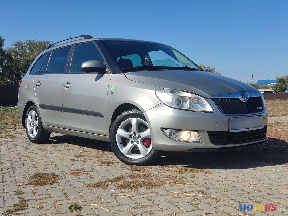 2012' Skoda Fabia photo #1