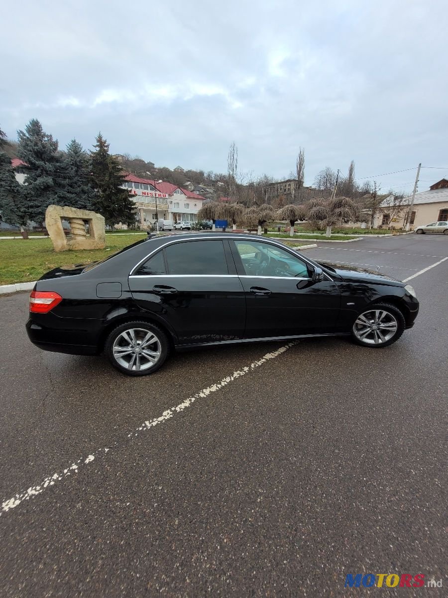2011' Mercedes-Benz E-Class photo #3