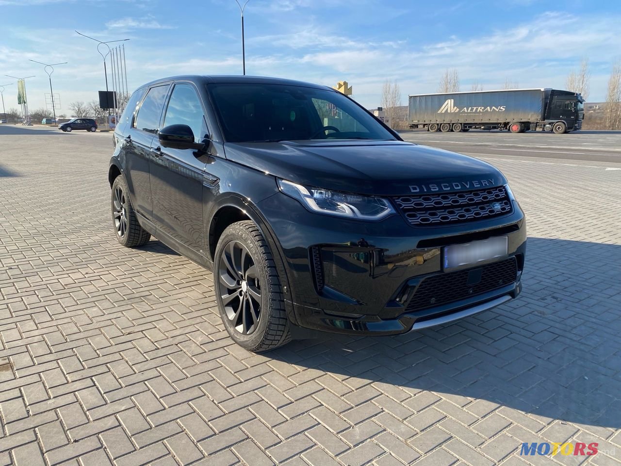 2020' Land Rover Discovery Sport photo #2