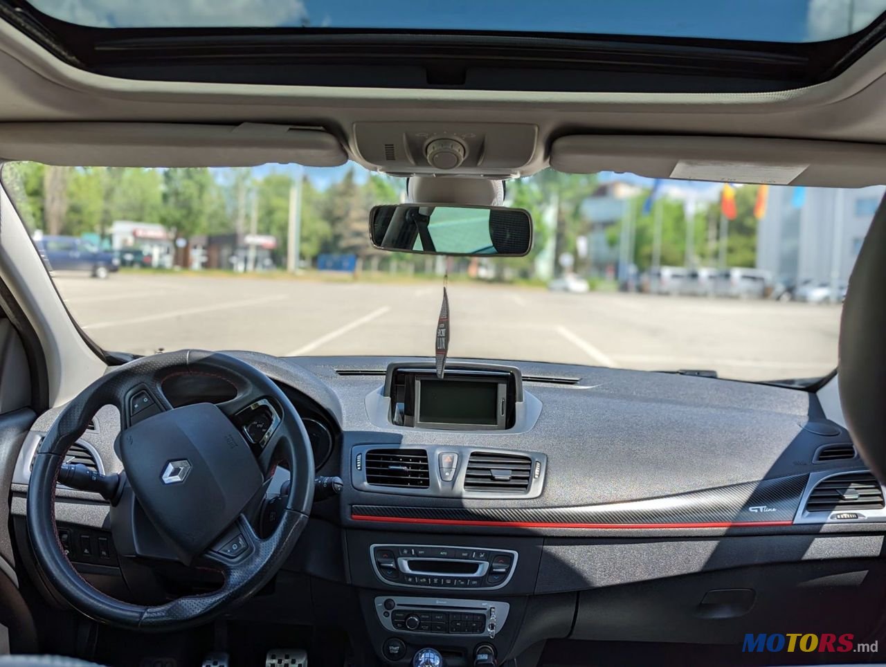 2013' Renault Megane photo #4