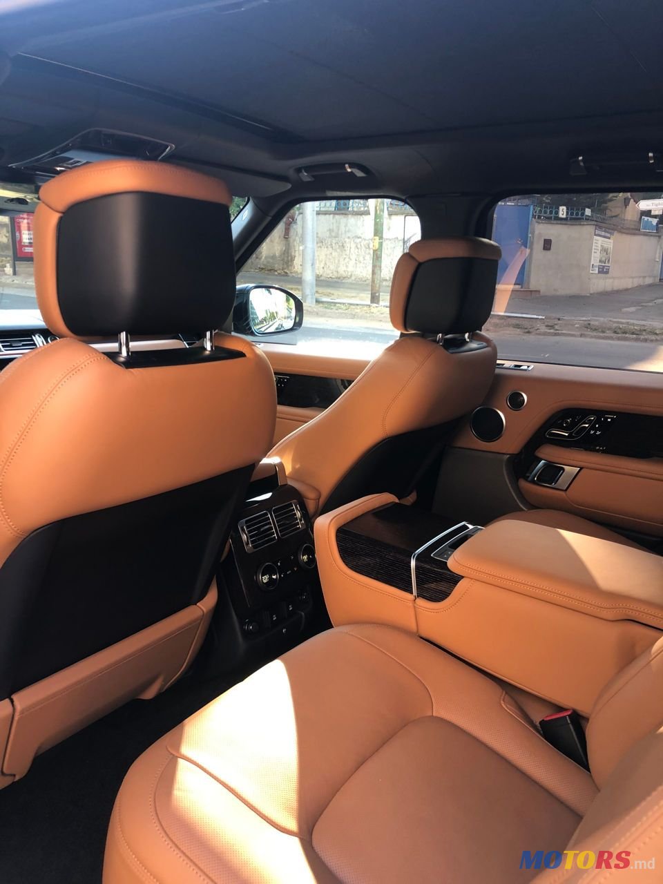 2019' Land Rover Range Rover photo #4