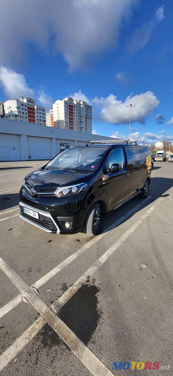 2019' Toyota Proace Verso photo #4