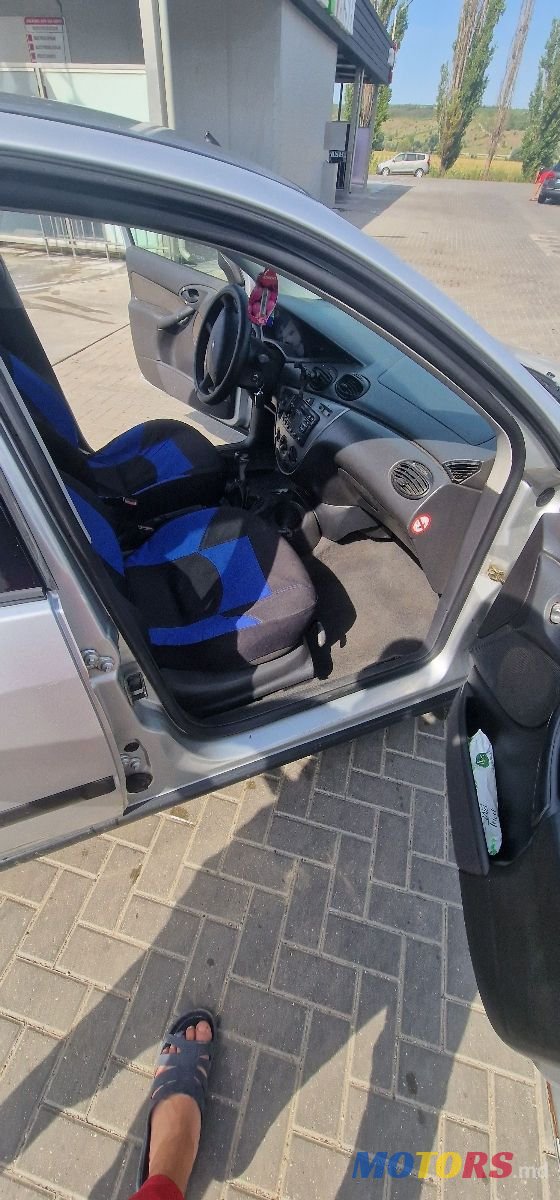 2000' Ford Focus photo #2