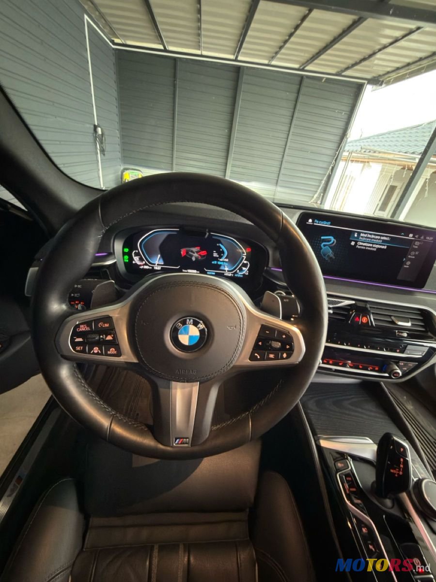 2020' BMW 5 Series photo #6