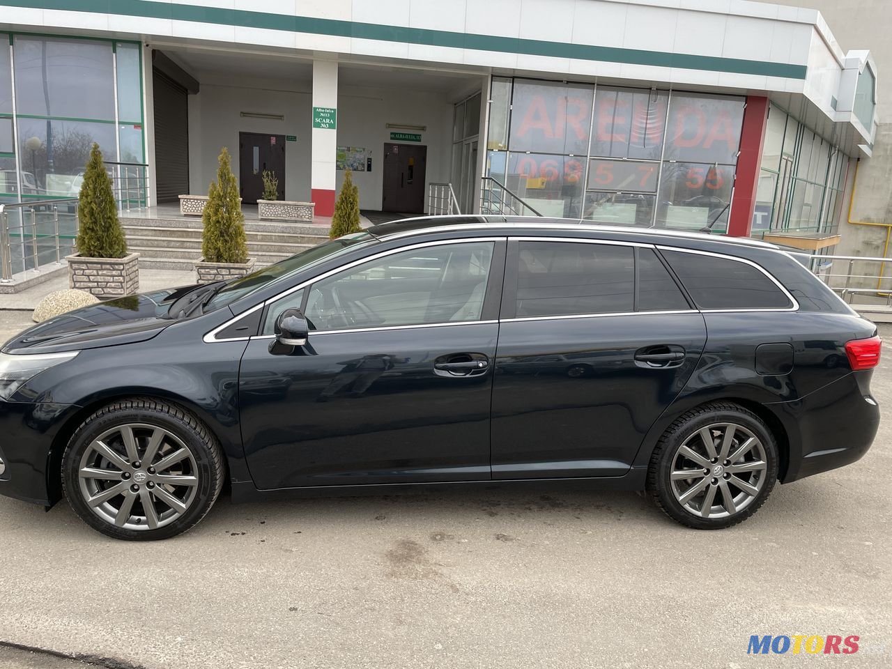 2014' Toyota Avensis photo #2