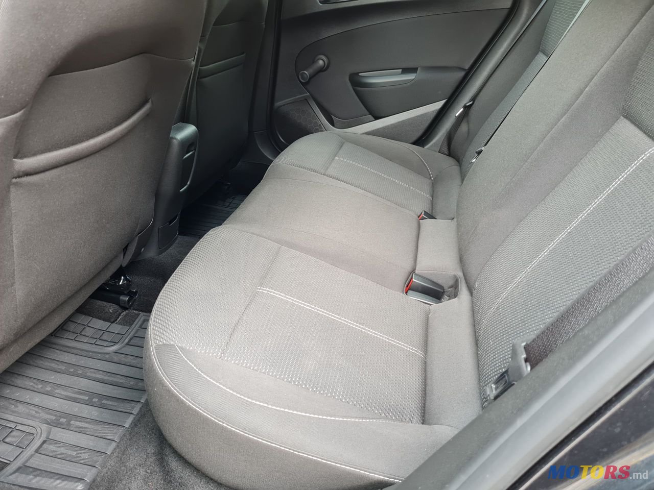 2013' Opel Astra photo #4