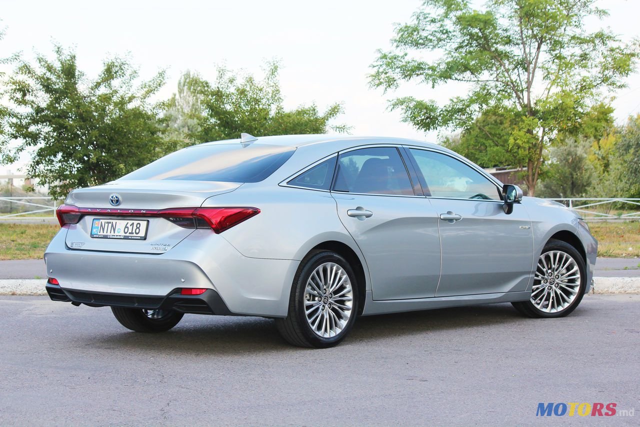 2020' Toyota Avalon photo #4