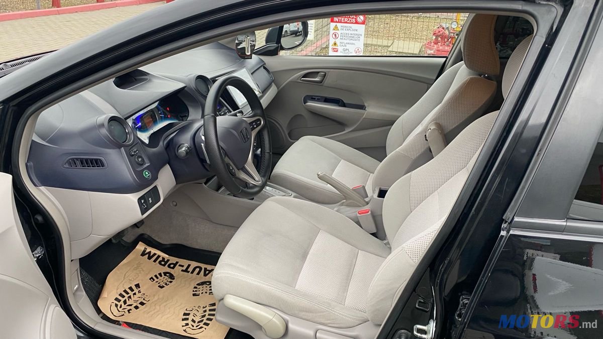 2010' Honda Insight photo #6